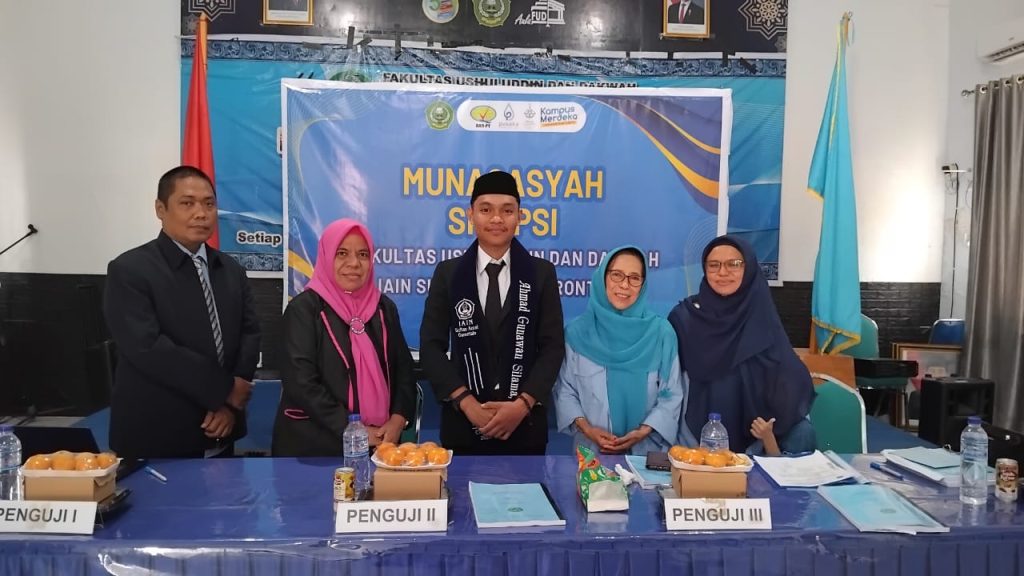 GUNAWAN SILAMA, MAHASISWA PRODI AQIDAH DAN FILSAFAT ISLAM MELAKSANAKAN UJIAN MUNAQASYAH SKRIPSI